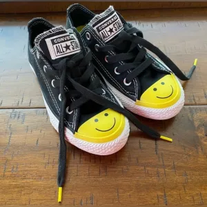•NEW•Converse Chuck Taylor All Star Smiley Low Top Sneakers