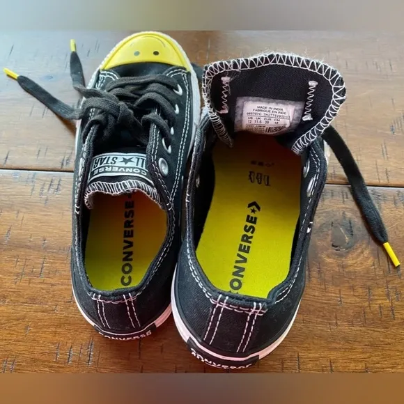 •NEW•Converse Chuck Taylor All Star Smiley Low Top Sneakers