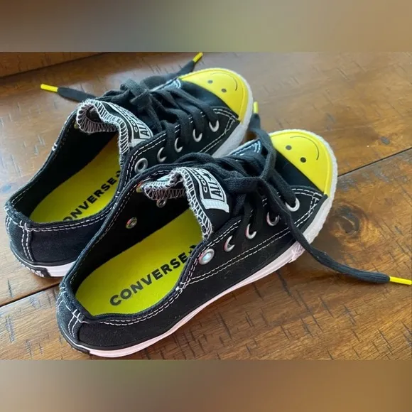 •NEW•Converse Chuck Taylor All Star Smiley Low Top Sneakers