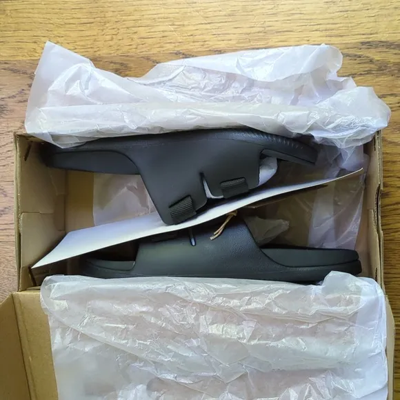 NIB Chaco Chillos Slide Sandals Black Adjustable Strap Sandal Kids Size 4