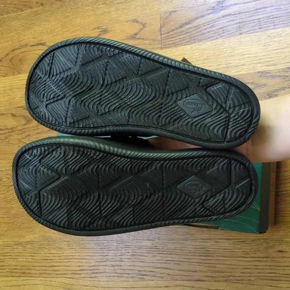 NIB Chaco Chillos Slide Sandals Black Adjustable Strap Sandal Kids Size 4