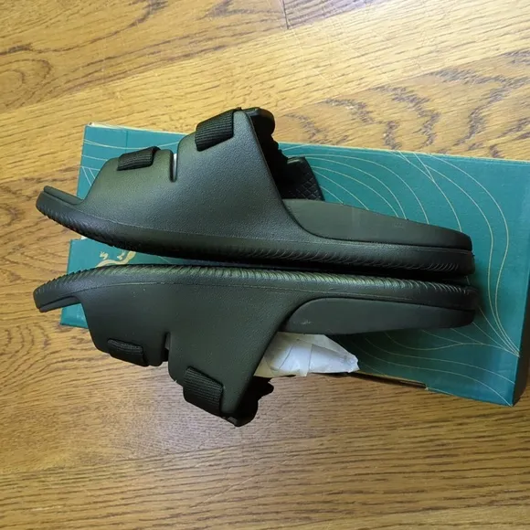 NIB Chaco Chillos Slide Sandals Black Adjustable Strap Sandal Kids Size 4