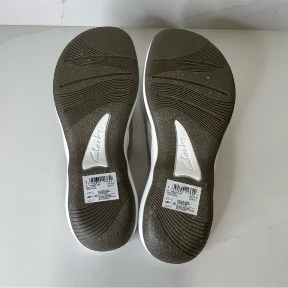 NIB Clarks Breeze Sea Flip Flop Sandals Taupe Lightweight Comfort Size 8