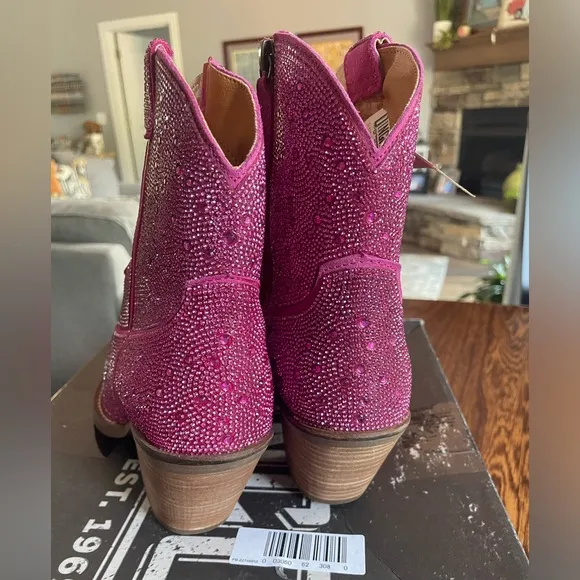 NIB Dingo Ladies Rhinestone Cowgirl Short Fuchsia Booties Boots, Size 8.5