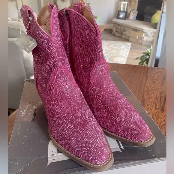NIB Dingo Ladies Rhinestone Cowgirl Short Fuchsia Booties Boots, Size 8.5