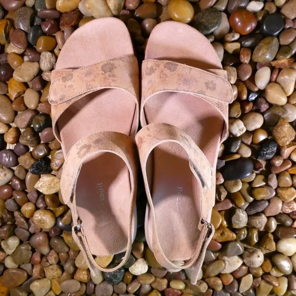 NIB!! Easy Spirit Hartwell Sandals Size 7M Brown Leather Floral Print