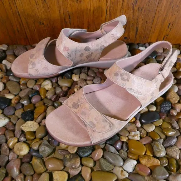 NIB!! Easy Spirit Hartwell Sandals Size 7M Brown Leather Floral Print