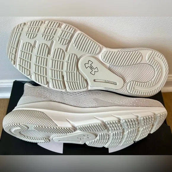 NIB Men's Under Armour HOVR‎ Turbulence 2 Running Shoes, Summit White