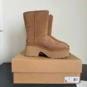 NIB NWT UGG Classic New Heights Short Women’s Sterling Boots Size 9 Chestnut