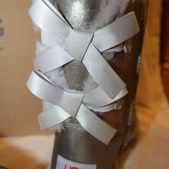 NIB UGG WOMEN'S CLASSIC SHORT GLISTEN SPARKLE BOW‎ BOOTS SILVER