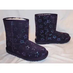 NIB UGG YOUTH 5 6 WOMEN'S 7 8 CLASSIC SHORT II IRIDESCENT STARS BOOTS PURPLE