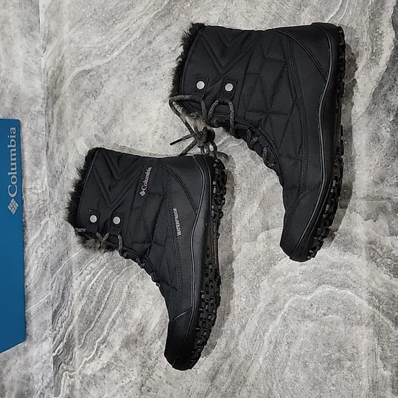NIB Women's Size 10 Columbia Minx Short III Boots