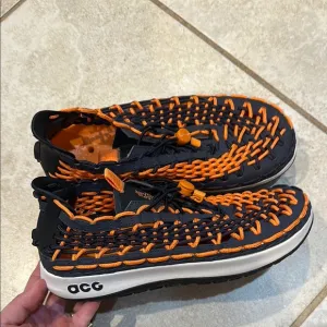 Nike ACG Watercat  Bright Men’s Water Hiking Shoes Sneakers 7 Sandals Orange