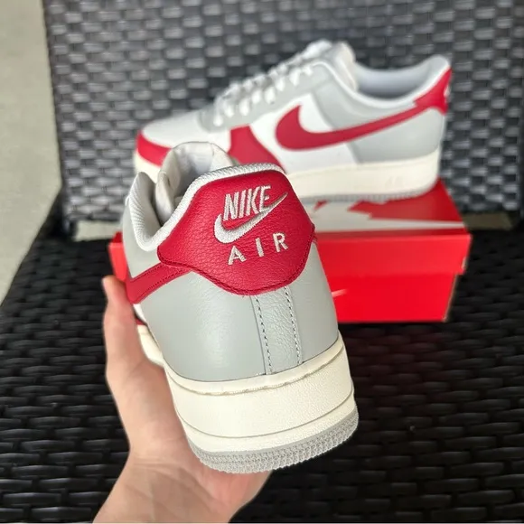 NIKE AIR FORCE 1 '07 LV8 GYM RED TOE Size 13
