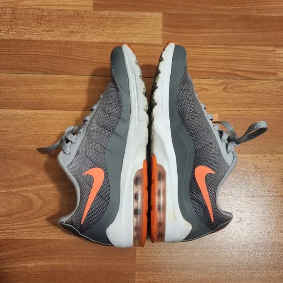 Nike air gray &amp; coral sneakers size 8.5 women's shoes