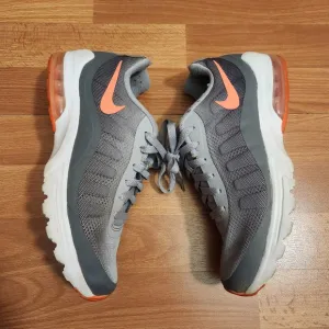 Nike air gray &amp; coral sneakers size 8.5 women's shoes