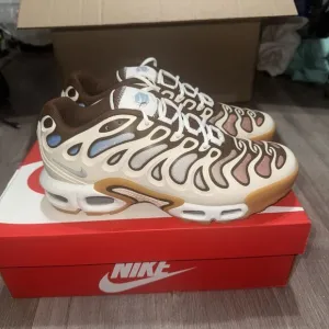 Nike Air Max Plus Drift Phantom Cacao NIB. Men Size 6 women sz 7.5 FD4290-001