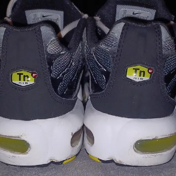 Nike Air Max Plus TN “Bumble Bee” Men's Athletic Shoes -Size 5Y CD0609-022