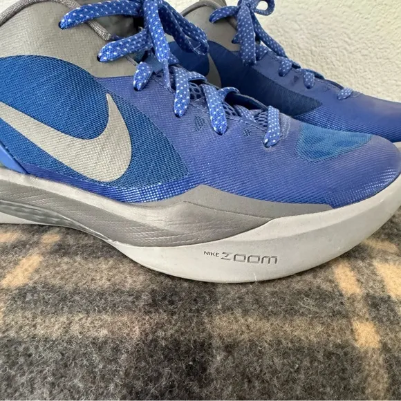 Nike Air Zoom Hyperdunk Low PE 2011 SKU# 487637-401 Men’s Sz 9 Athletic Vintage