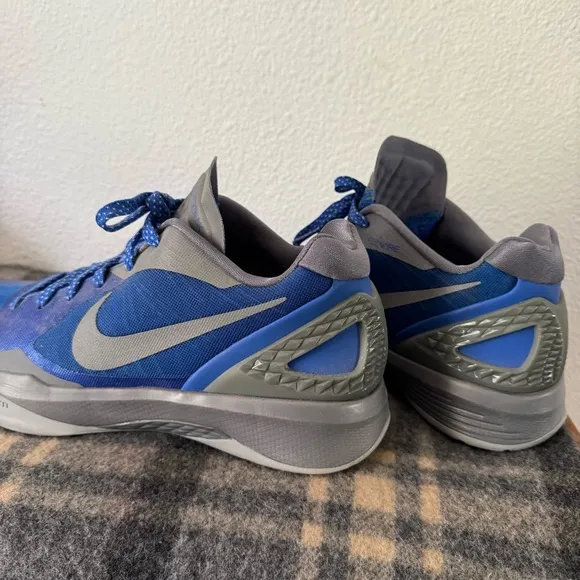 Nike Air Zoom Hyperdunk Low PE 2011 SKU# 487637-401 Men’s Sz 9 Athletic Vintage