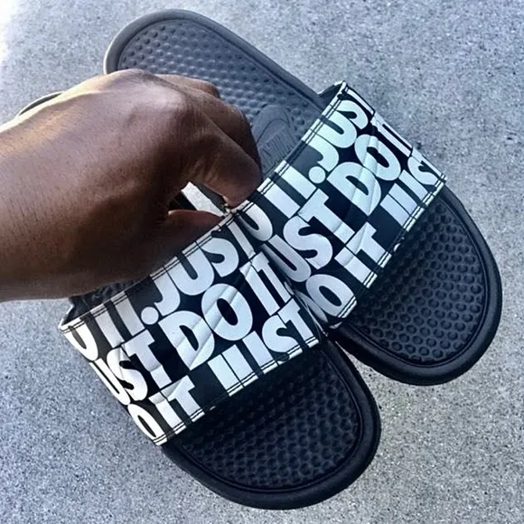 NIKE BENASSI SLIDES JUST DO IT BLACKS WHITES SWOOSH
