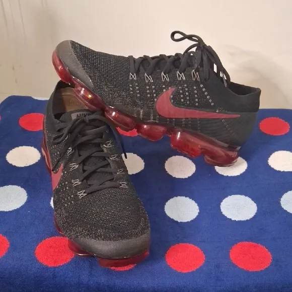 Nike Flyknit Vapormax Black and Red Athletic Shoes with Lace-Up Design