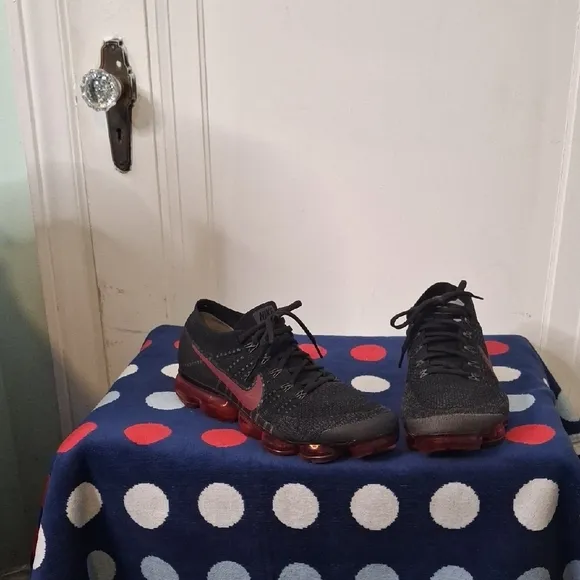 Nike Flyknit Vapormax Black and Red Athletic Shoes with Lace-Up Design