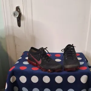 Nike Flyknit Vapormax Black and Red Athletic Shoes with Lace-Up Design