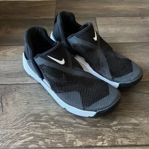 Nike Go FlyEase Slip On Shoes Unisex DR5540-002 Black White Size 10.5W/9M