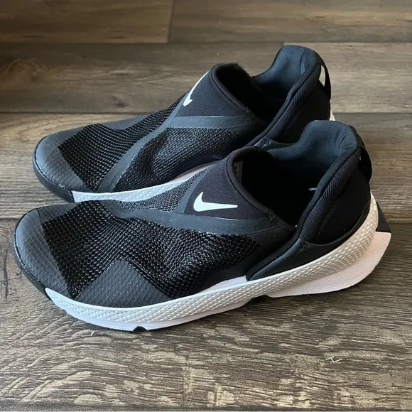 Nike Go FlyEase Slip On Shoes Unisex DR5540-002 Black White Size 10.5W/9M