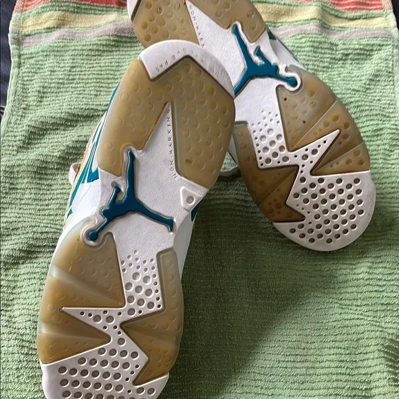 NIKE Jordan MVP Big Kids Shoes, Twine/Sail/Geode Teal/Luminous Green 5Y