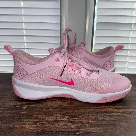 Nike Omni Multi-Court Big Kids Indoor Court Shoes Girl Pink Foam Size 7Y DM9027