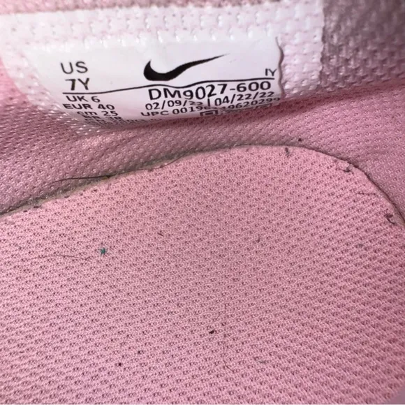 Nike Omni Multi-Court Big Kids Indoor Court Shoes Girl Pink Foam Size 7Y DM9027