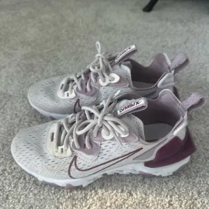 Nike React Vision Running Shoes Purple Sneakers CI7523-500 Womens Size 5.5