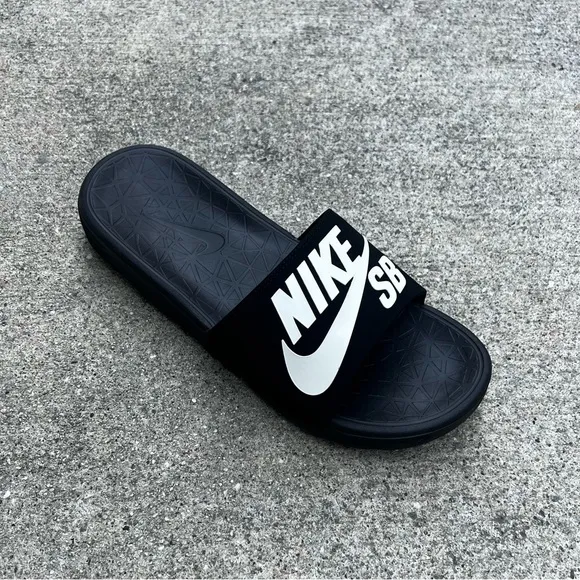 NIKE SB BENASSI SOLARSOFT SLIDESJDI BLACK WHITE SOLAR SOFT SLIDE FLIP FLOP
