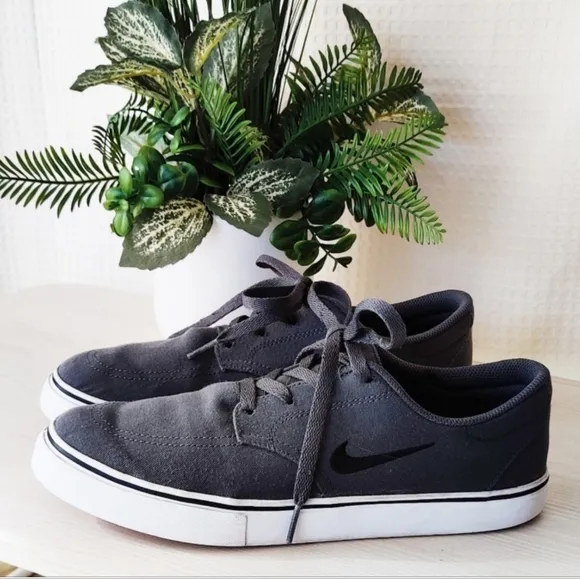 Nike SB Men's Dark Gray Canvas Athletic Shoes Size 8