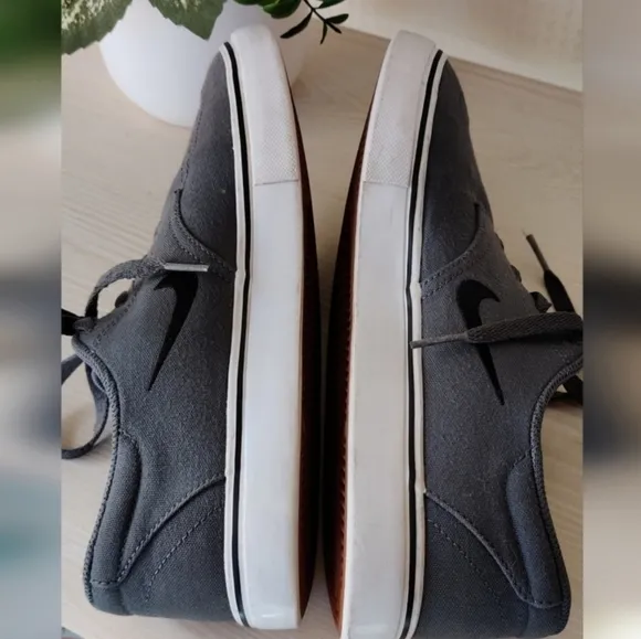Nike SB Men's Dark Gray Canvas Athletic Shoes Size 8