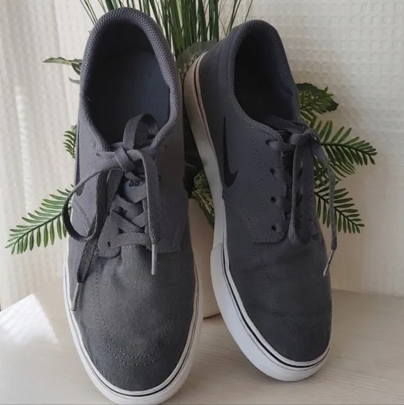 Nike SB Men's Dark Gray Canvas Athletic Shoes Size 8