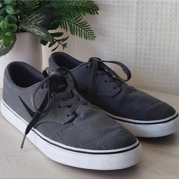 Nike SB Men's Dark Gray Canvas Athletic Shoes Size 8