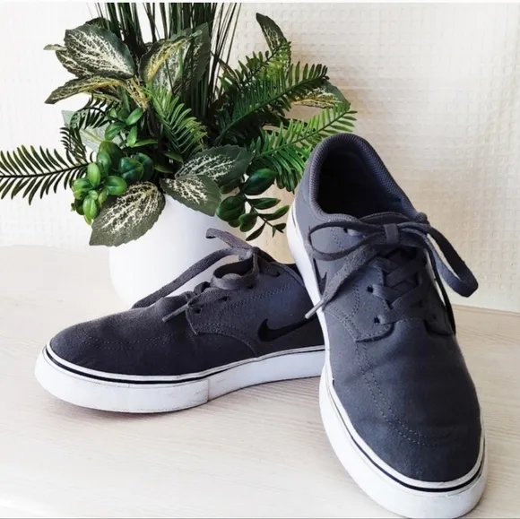 Nike SB Men's Dark Gray Canvas Athletic Shoes Size 8