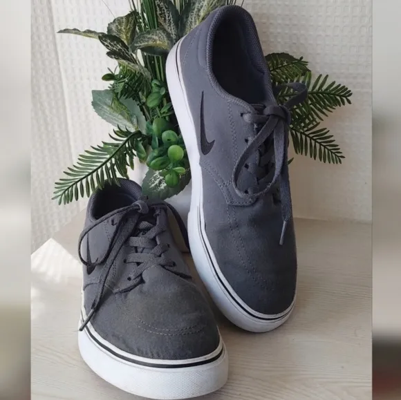 Nike SB Men's Dark Gray Canvas Athletic Shoes Size 8