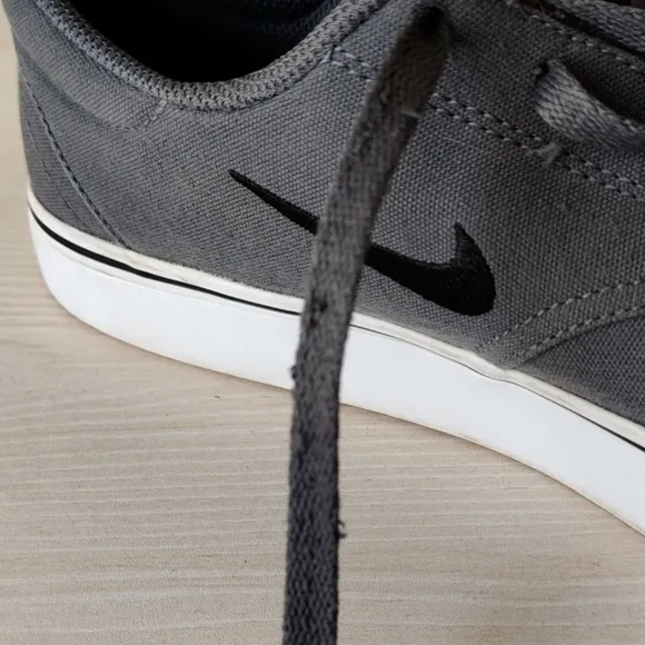 Nike SB Men's Dark Gray Canvas Athletic Shoes Size 8