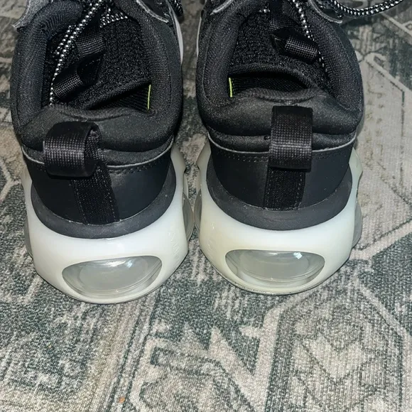 Nike Women's Air Max 2021 Sneakers size 8