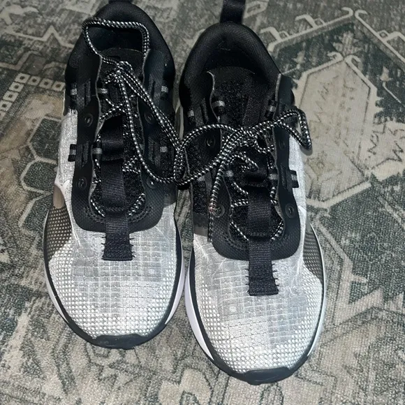 Nike Women's Air Max 2021 Sneakers size 8