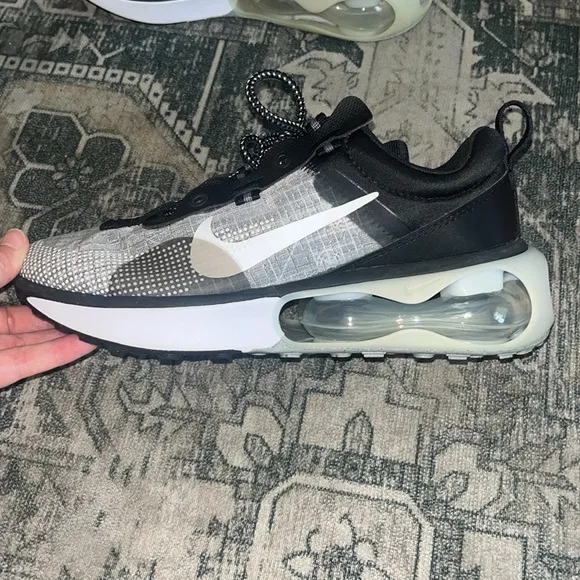 Nike Women's Air Max 2021 Sneakers size 8
