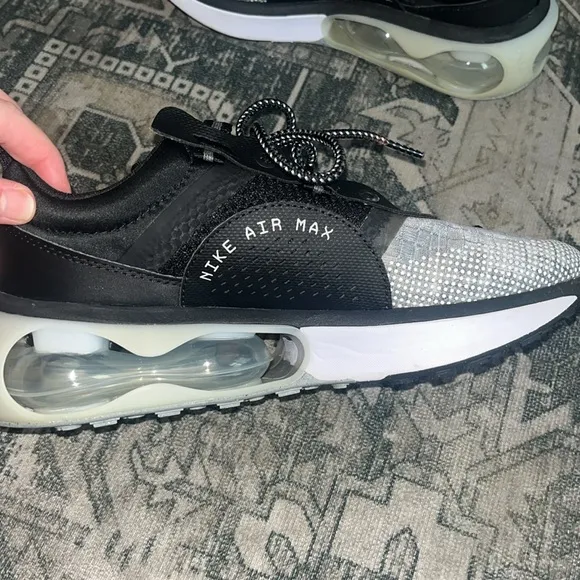 Nike Women's Air Max 2021 Sneakers size 8