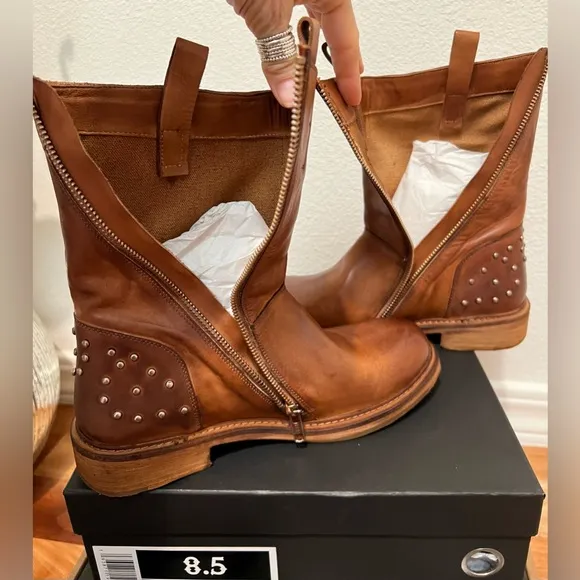 NWB Vintage Foundry Tan, Leather, Stacy Boot