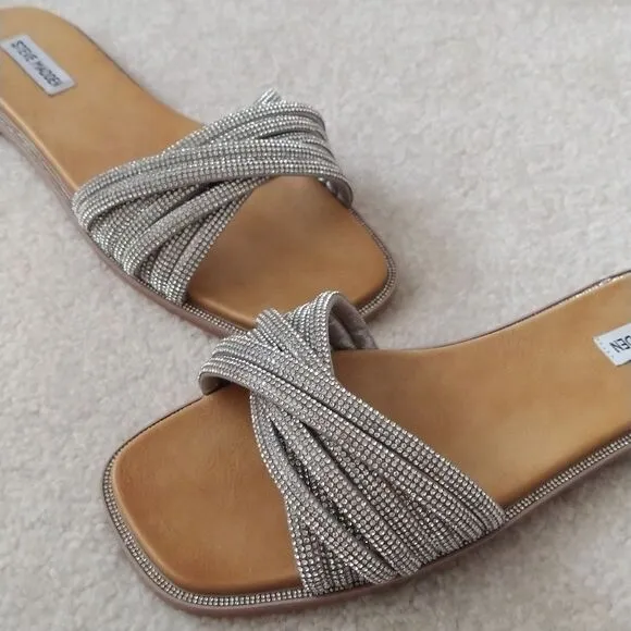 NWOB STEVE MADDEN Vanilly Crystal Diamond Slide Sandals Rhinestone Flop Flops