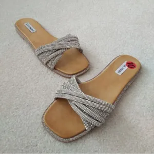 NWOB STEVE MADDEN Vanilly Crystal Diamond Slide Sandals Rhinestone Flop Flops
