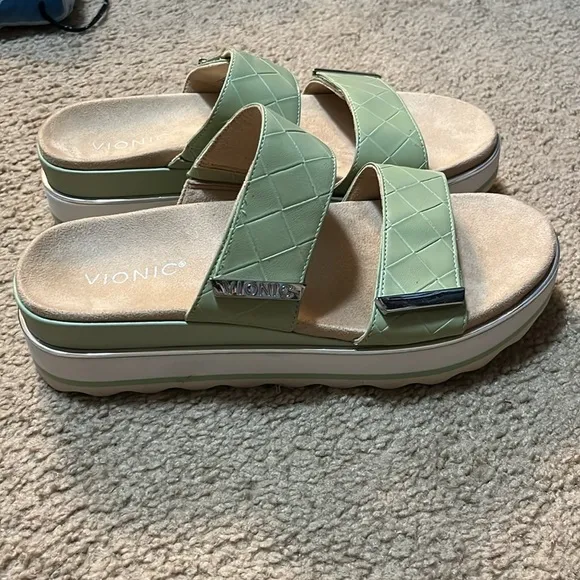 NWOB Vionic Brandie Platform Slip On Slide Sandals Celery Green White Sz 9 Wedge